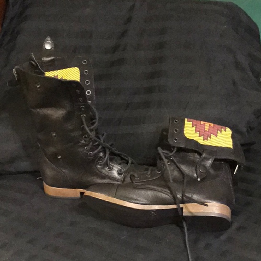 Patterned combat boots